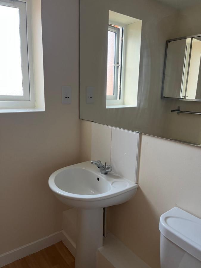 Spacious Two Bedrooms Apartment For Business And Holiday Portsmouth Esterno foto