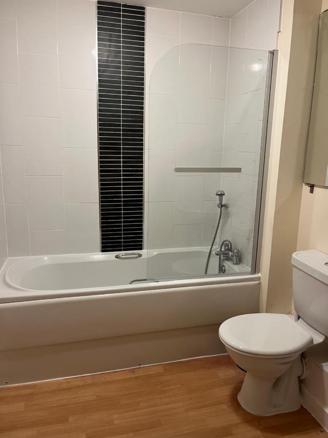 Spacious Two Bedrooms Apartment For Business And Holiday Portsmouth Esterno foto