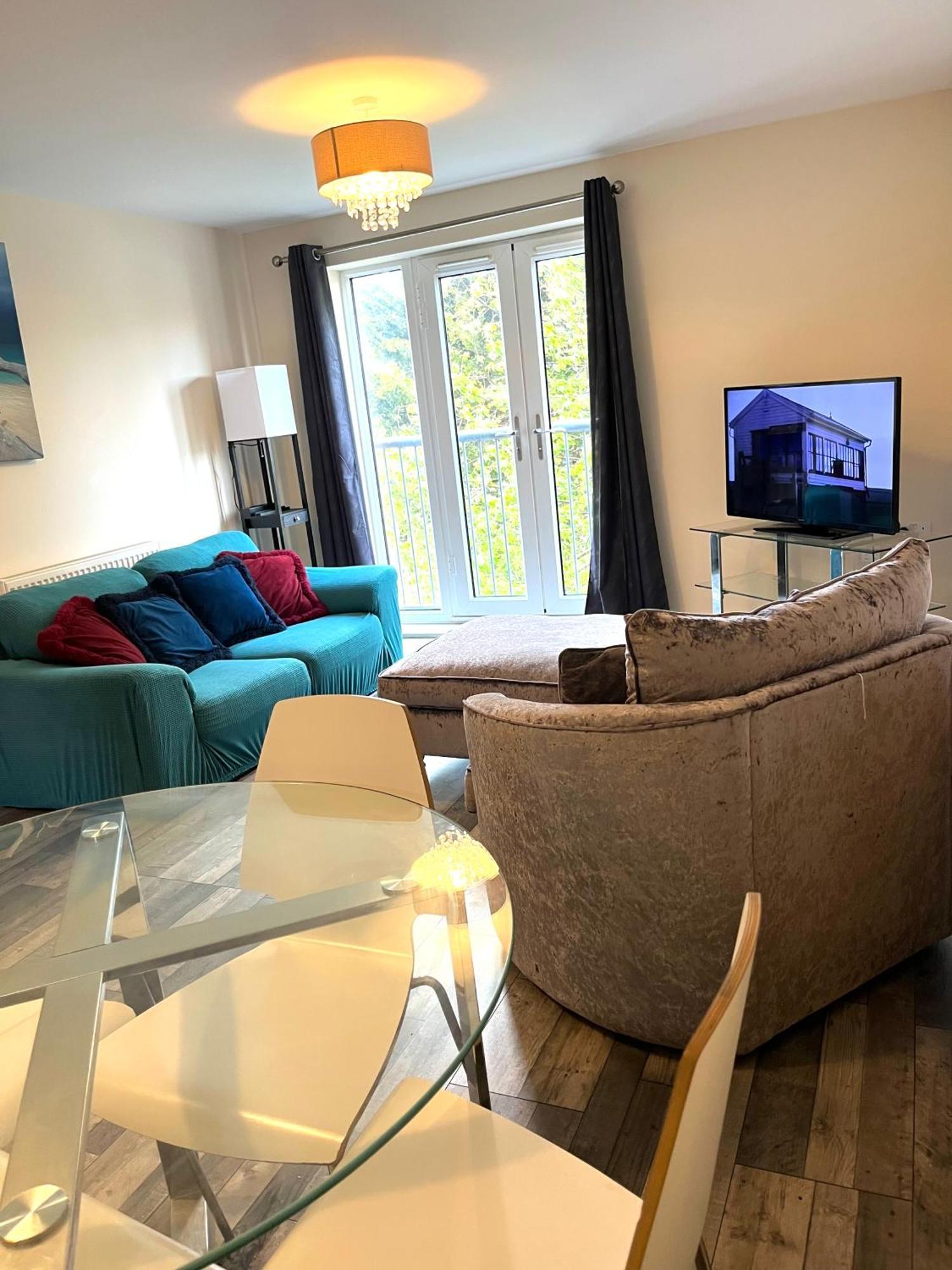 Spacious Two Bedrooms Apartment For Business And Holiday Portsmouth Esterno foto