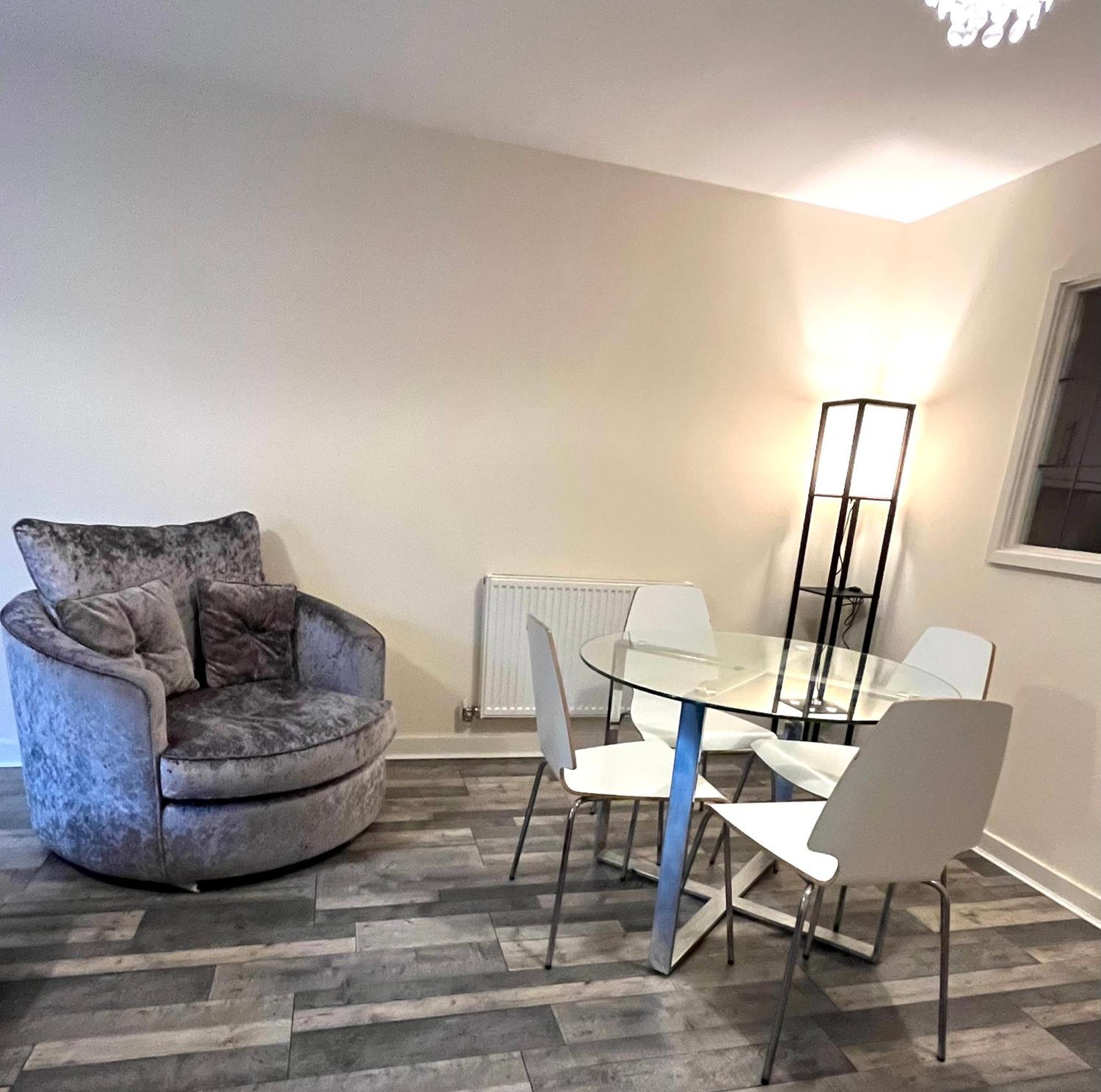 Spacious Two Bedrooms Apartment For Business And Holiday Portsmouth Esterno foto
