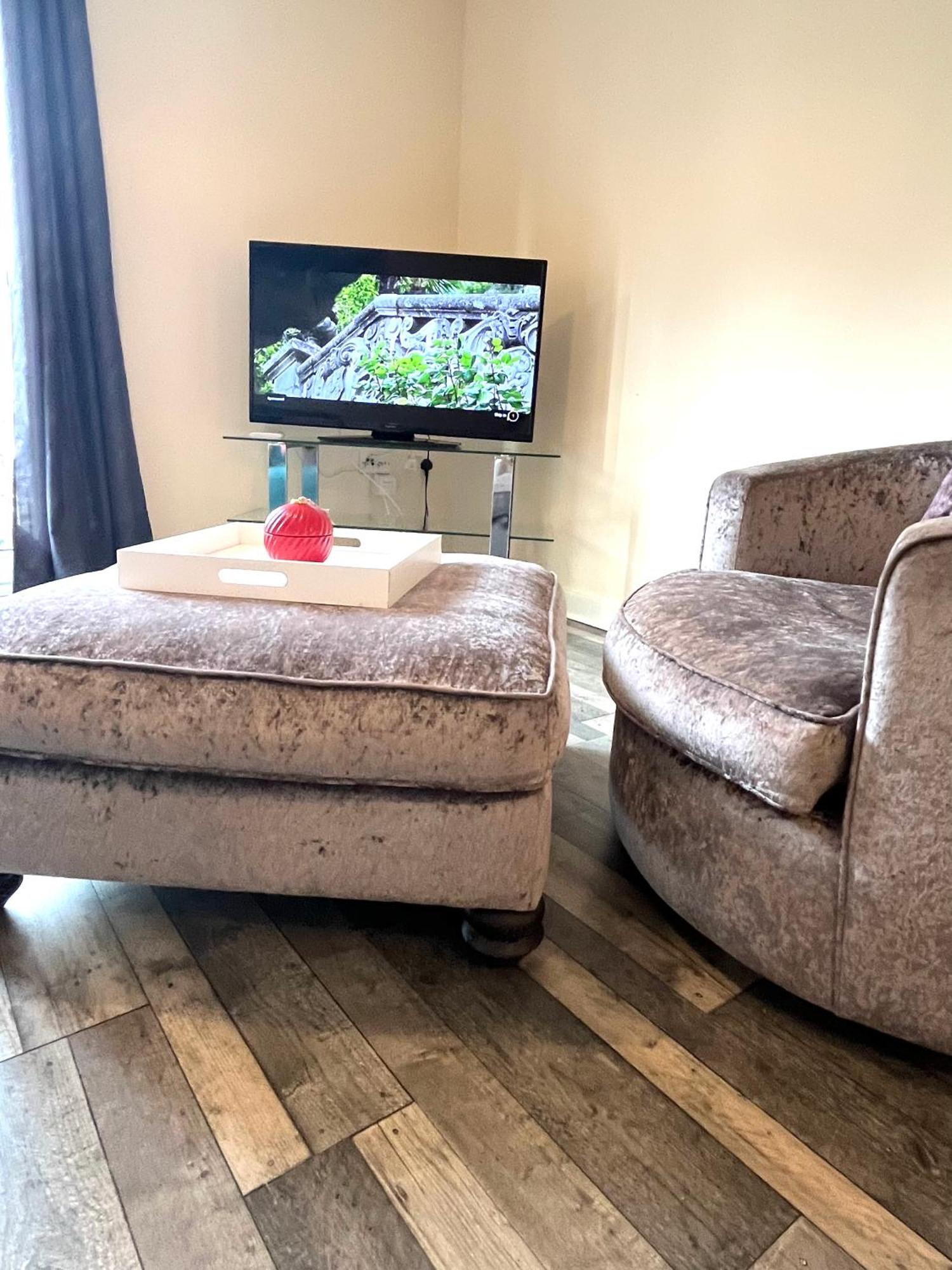 Spacious Two Bedrooms Apartment For Business And Holiday Portsmouth Esterno foto