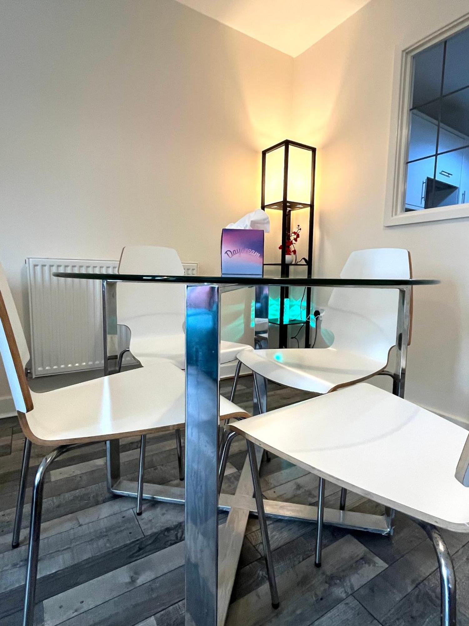 Spacious Two Bedrooms Apartment For Business And Holiday Portsmouth Esterno foto